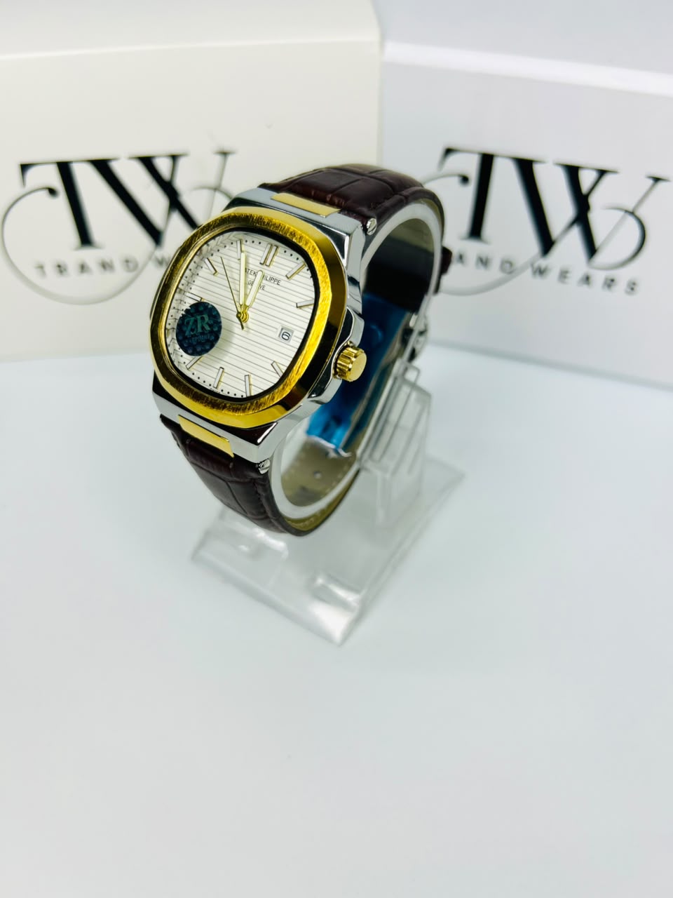 PP Gold Tone White Dial Date & Day Feature Stainless Steel Men's Quartz Analog Watch