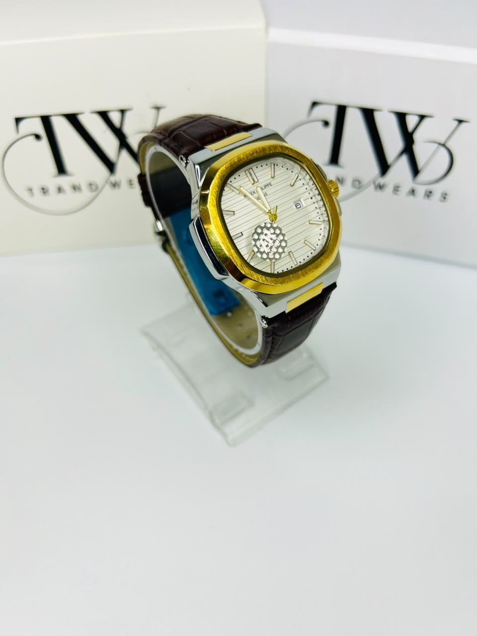 PP Gold Tone White Dial Date & Day Feature Stainless Steel Men's Quartz Analog Watch