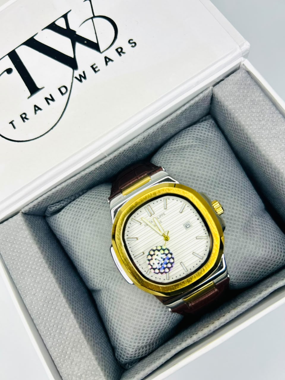 PP Gold Tone White Dial Date & Day Feature Stainless Steel Men's Quartz Analog Watch