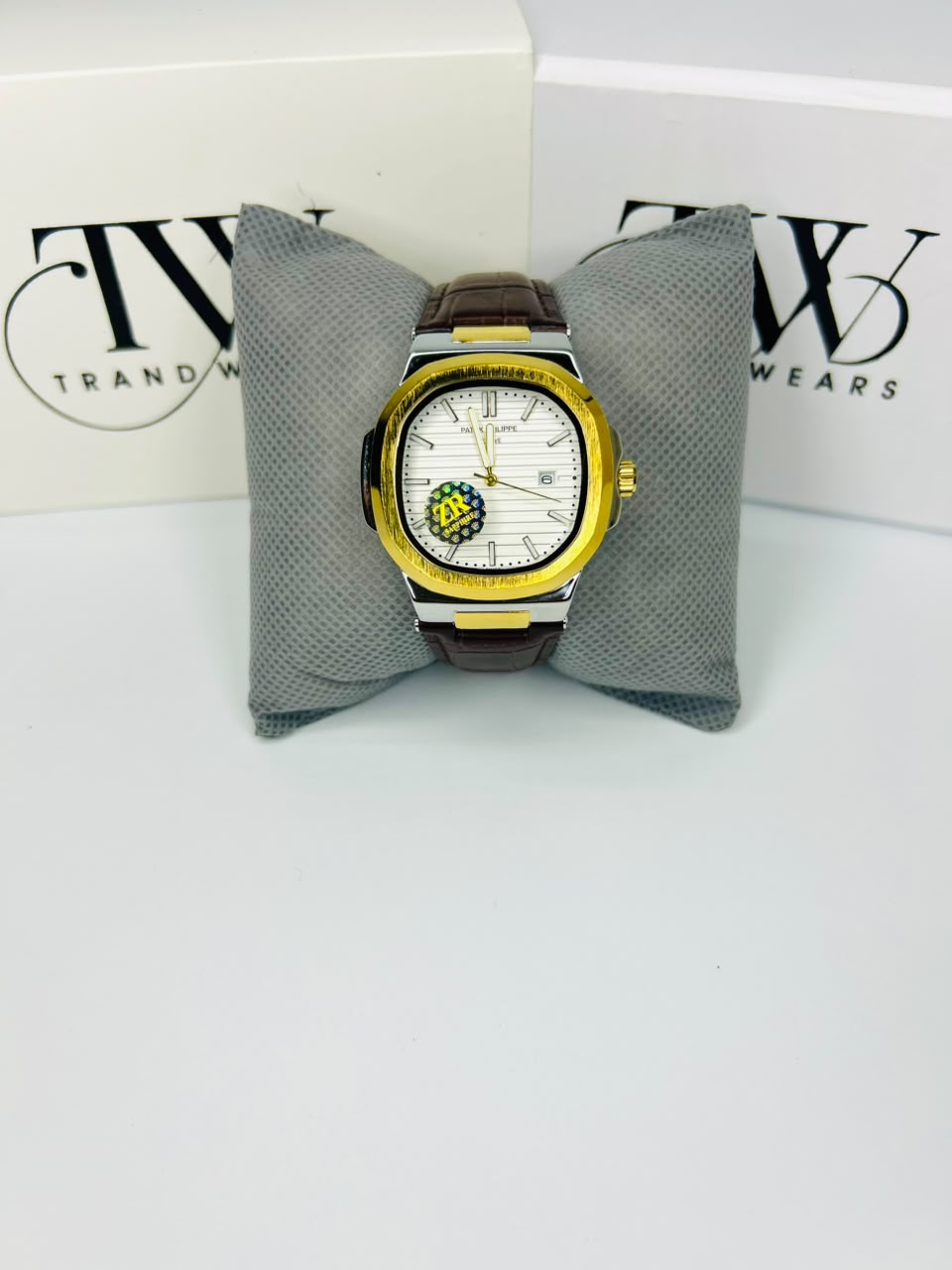 PP Gold Tone White Dial Date & Day Feature Stainless Steel Men's Quartz Analog Watch